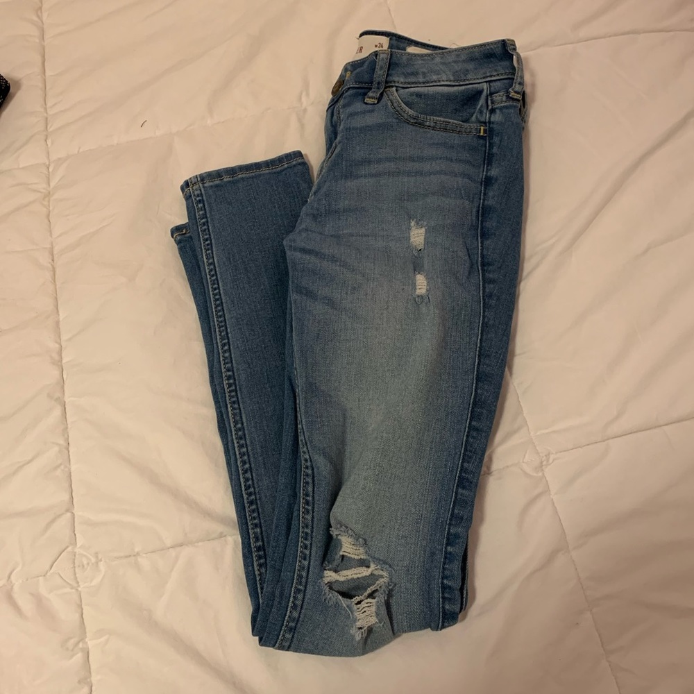 Medium wash destroyed jeans